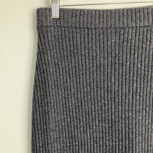 HUGO BOSS Charcoal Grey Ribbed Wool and Cashmere Blend MIDI Skirt Size M NWT - Picture 4 of 15